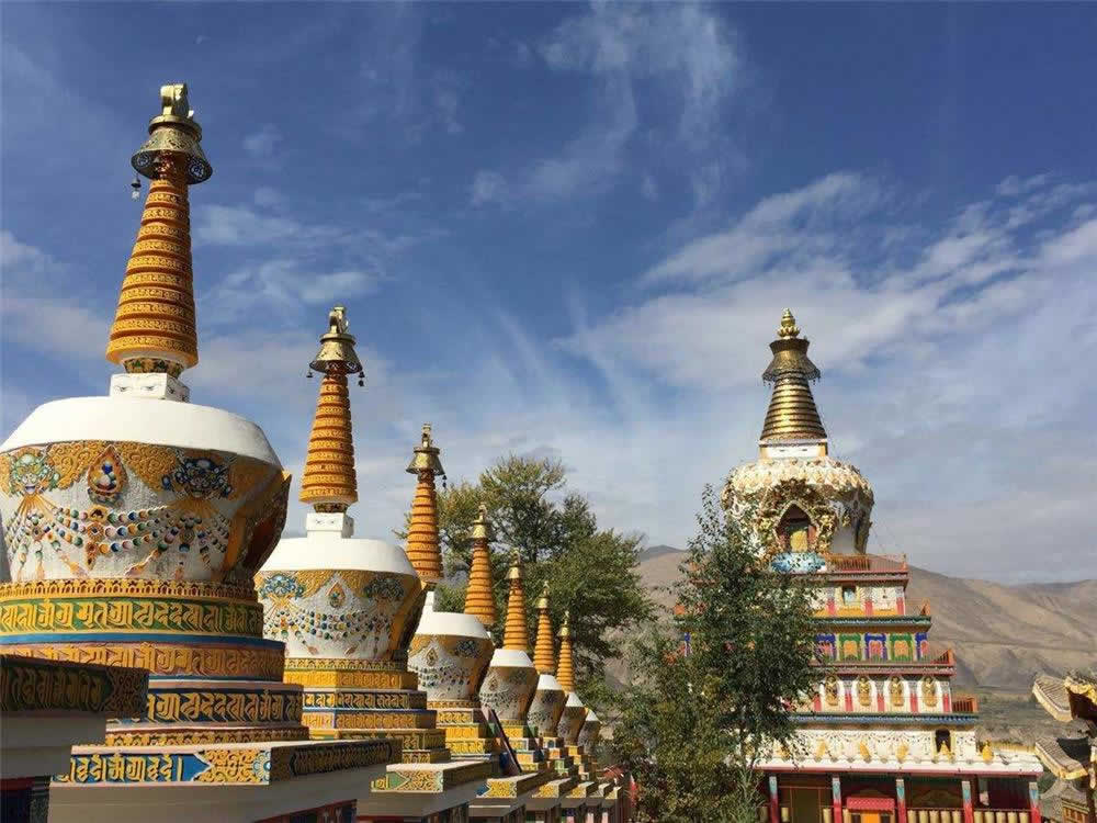 10 Days Tibetan Ethnic Minority Tour: Celebrate New Year Monlam Festival with Tibetans (Xining - Tongren - Xiahe - Lanzhou)