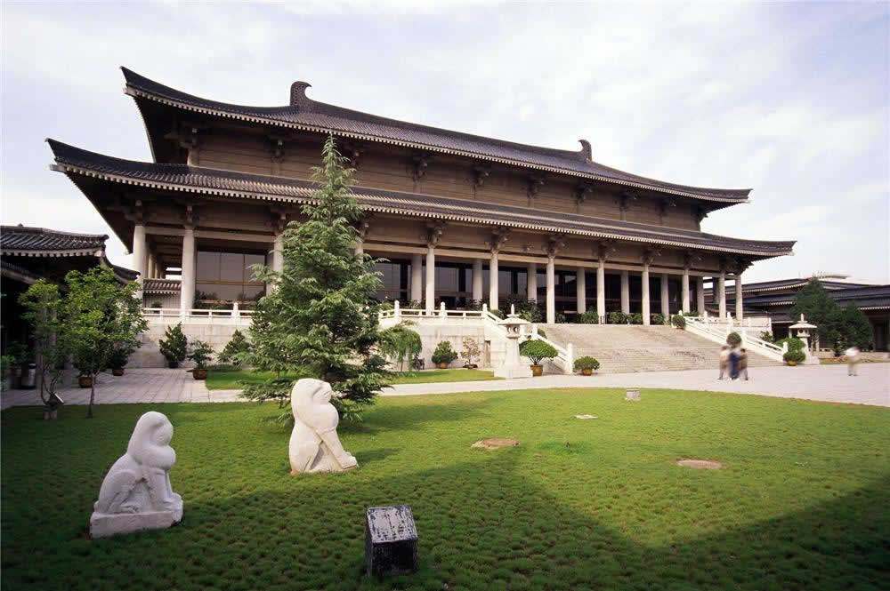 16 Days Beijing Xian Lhasa Chengdu Shanghai In-depth China Tour