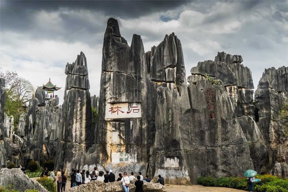 Best Day Tour of Kunming Stone Forest with Local Market Exploration