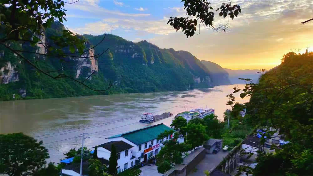8 Days Guilin & Yangtze River Essence Tour from Hongkong