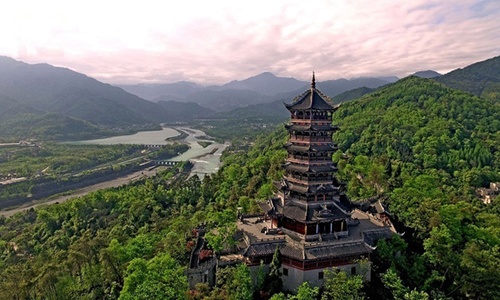 Dujiangyan and Qingcheng Mountain Tour: Combining Culture and Scenery