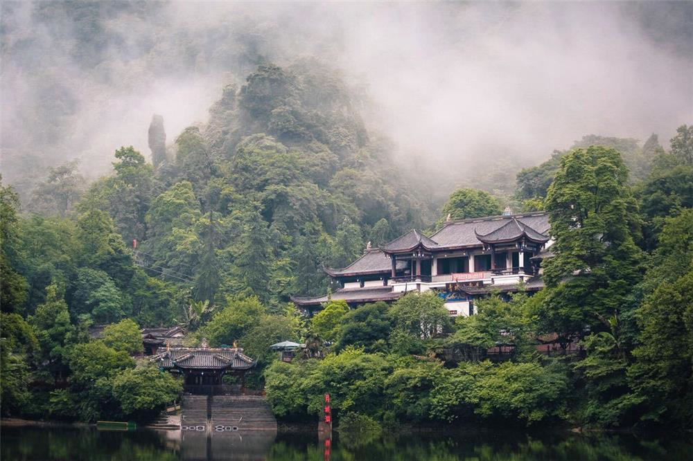 Private One Day Tour in Chengdu: Dujiangyan Dam & Qingcheng Mountain ...