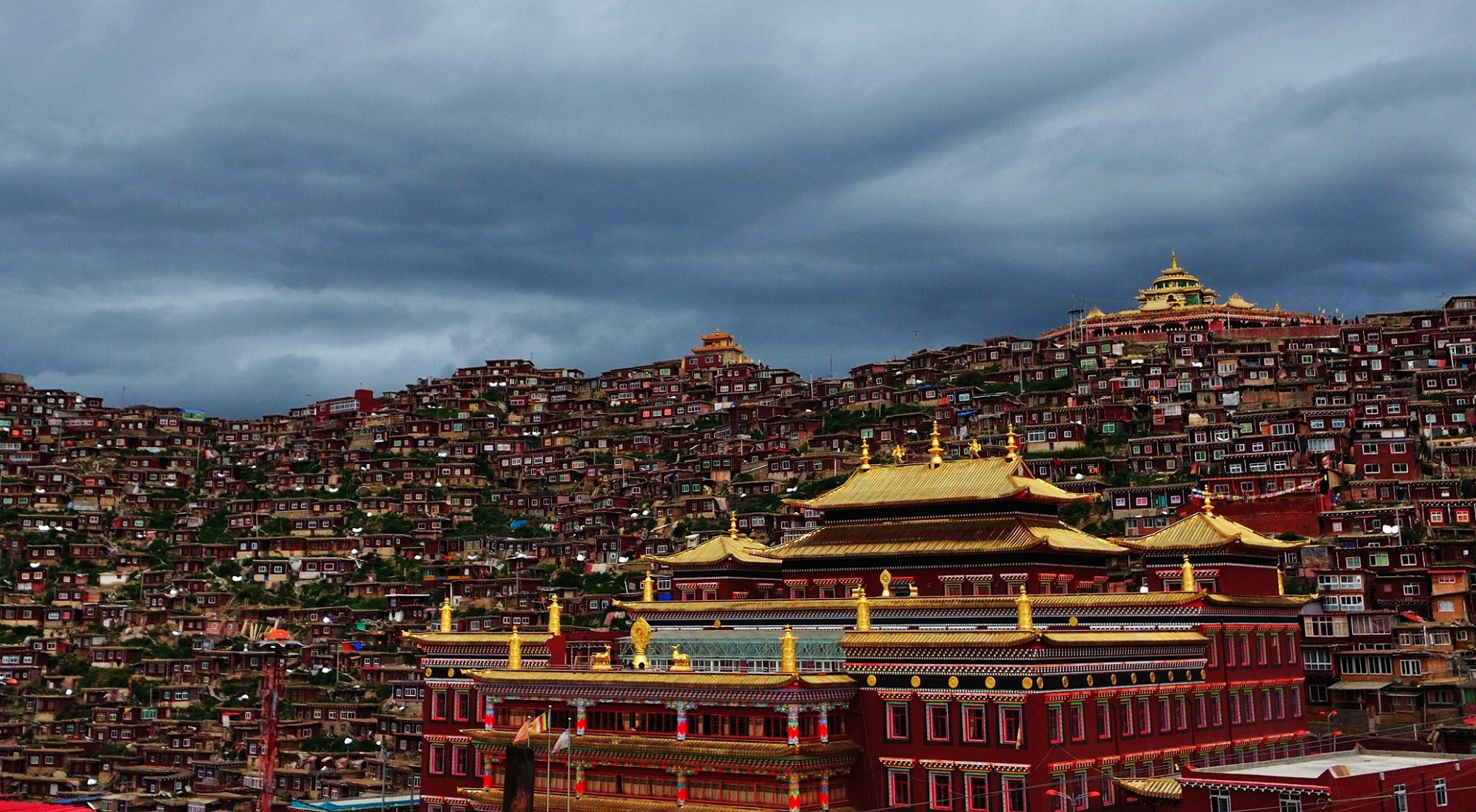 Larung_Gar_Buddhist_Academy_3.jpg