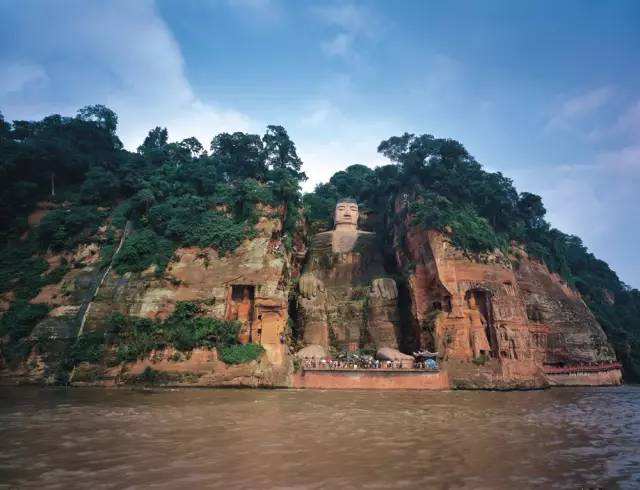 Leshan_Giant_Buddha_1.jpg