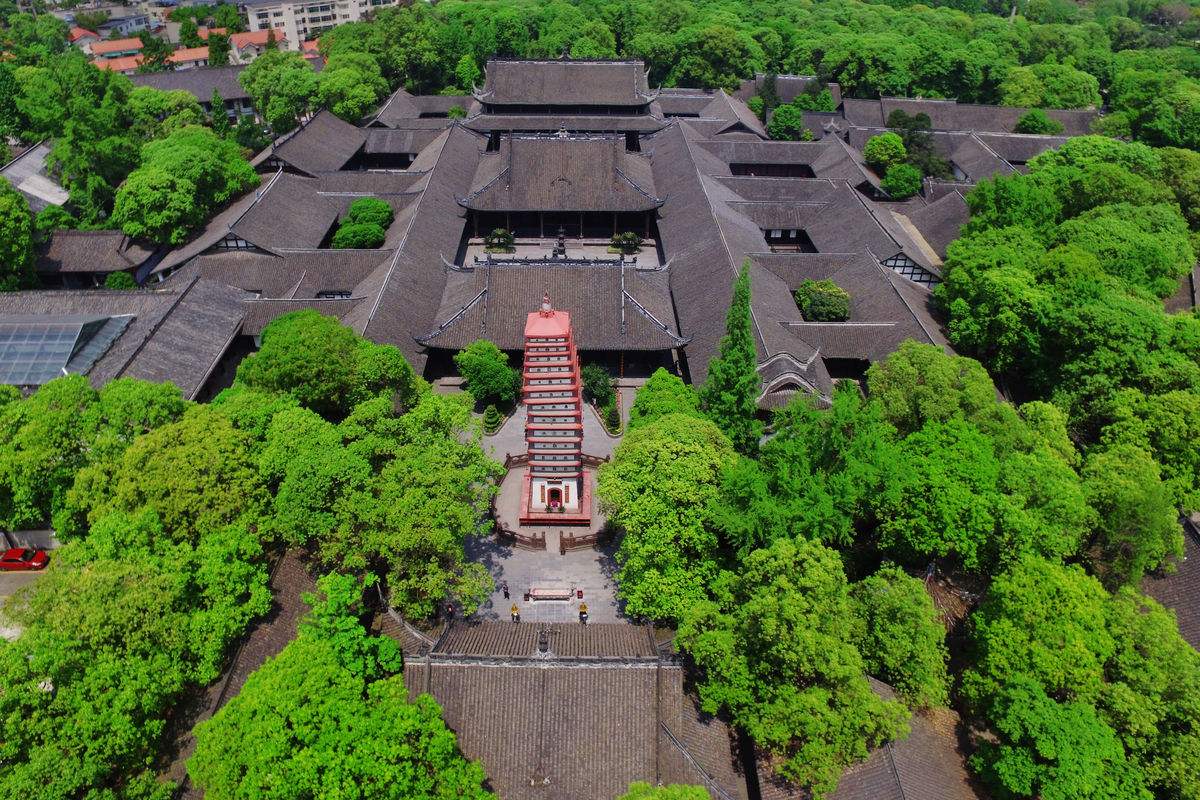 Baoguang_Temple.jpg