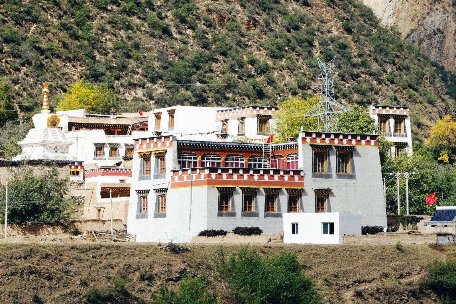 Jiaju_Tibet_Village.jpg
