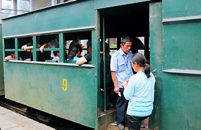 Jiayang steam train.png