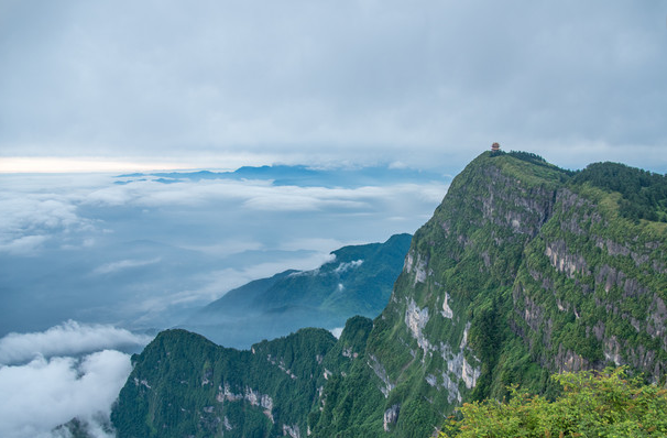 Ten Thousand Buddhas Peak.png