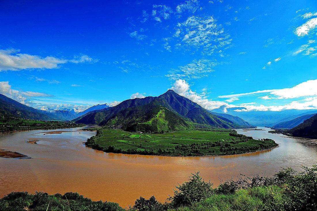 The_First_Blend_of_the_Yangtze_River.jpg