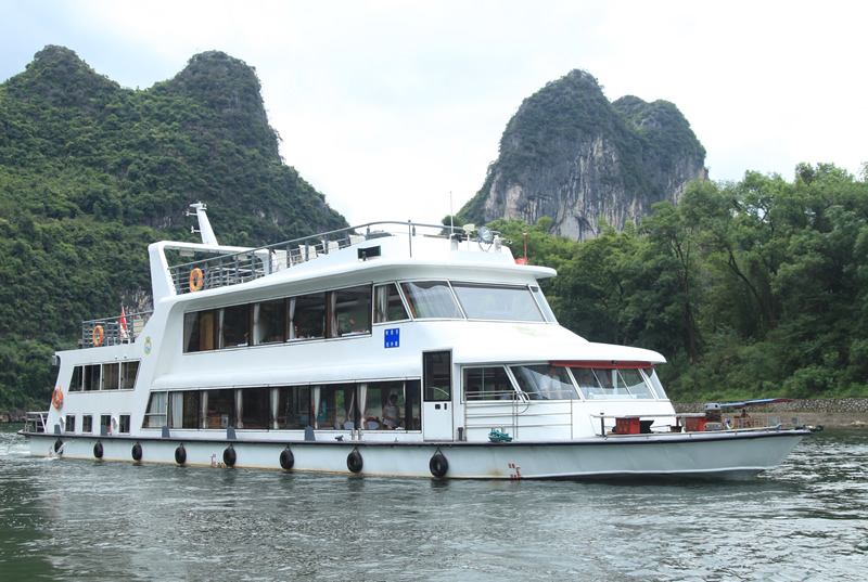 boat cruise on Li river.jpg