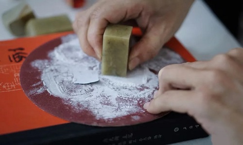 Seal-Carving Seal-Carving