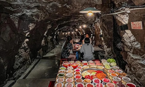 air-raid-shelter-lunch air-raid-shelter-lunch