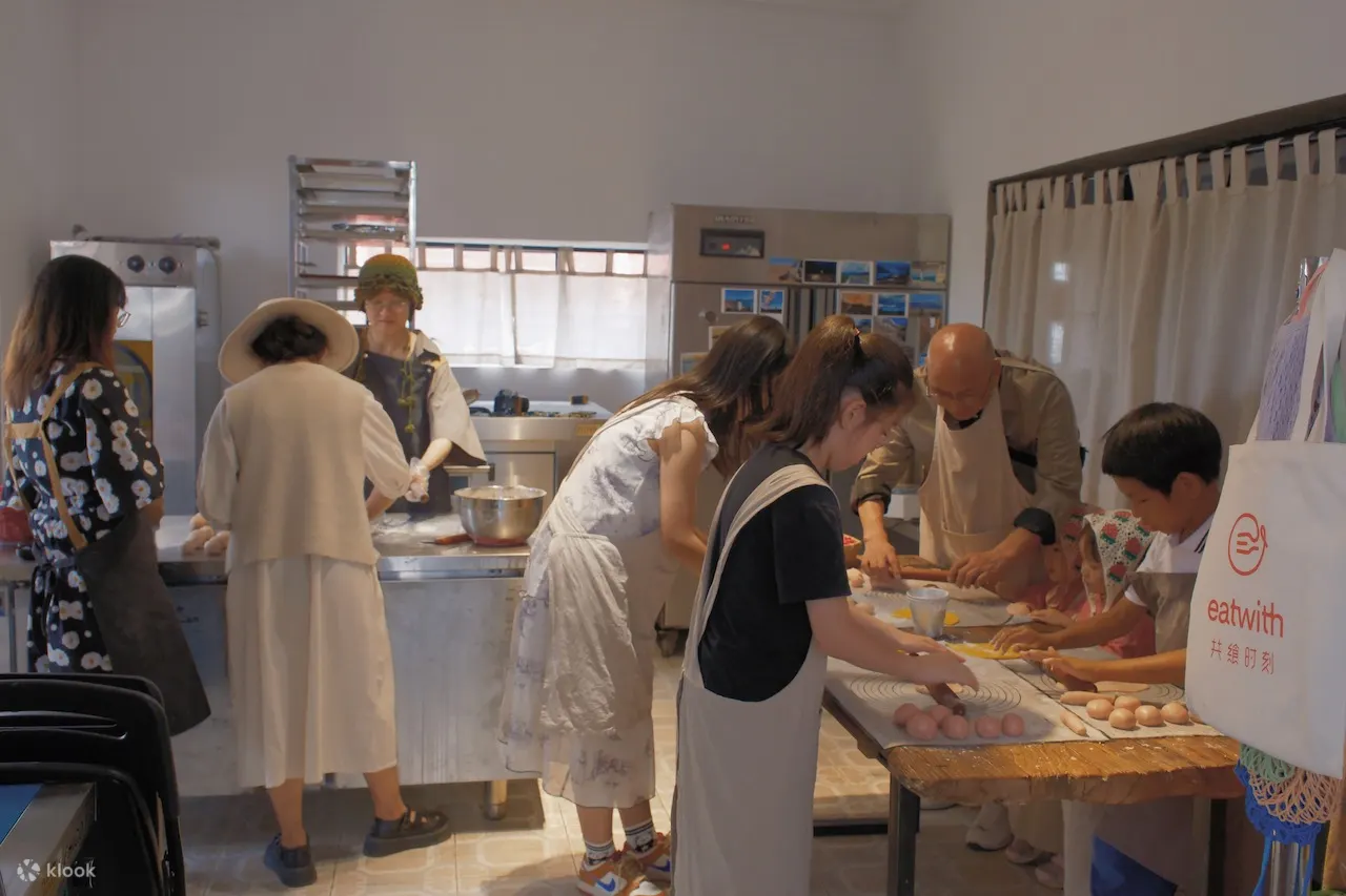 Dali-Traditional-Flower-Cake-Baking-Class-1 Dali-Traditional-Flower-Cake-Baking-Class-1