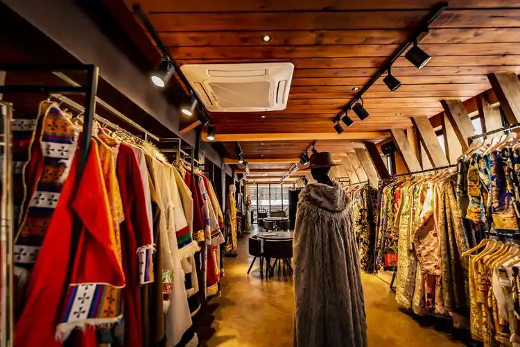 Tibetan-Traditional-Costume-Experience Tibetan-Traditional-Costume-Experience