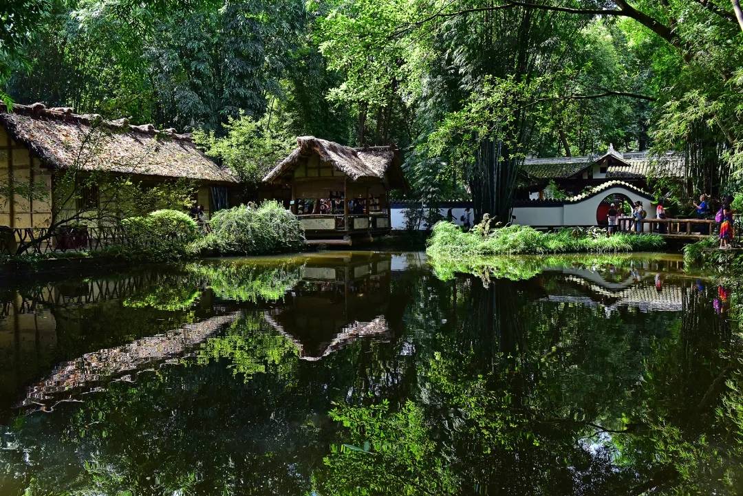 dufu-thatched-cottage-1 dufu-thatched-cottage-1