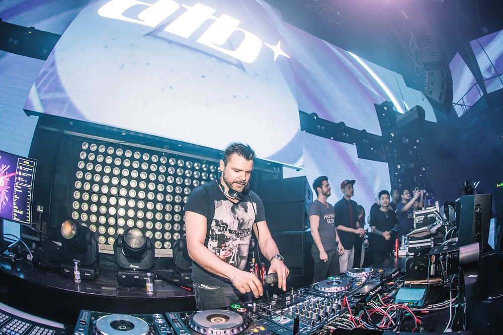 Space-Club-01 Space-Club-01