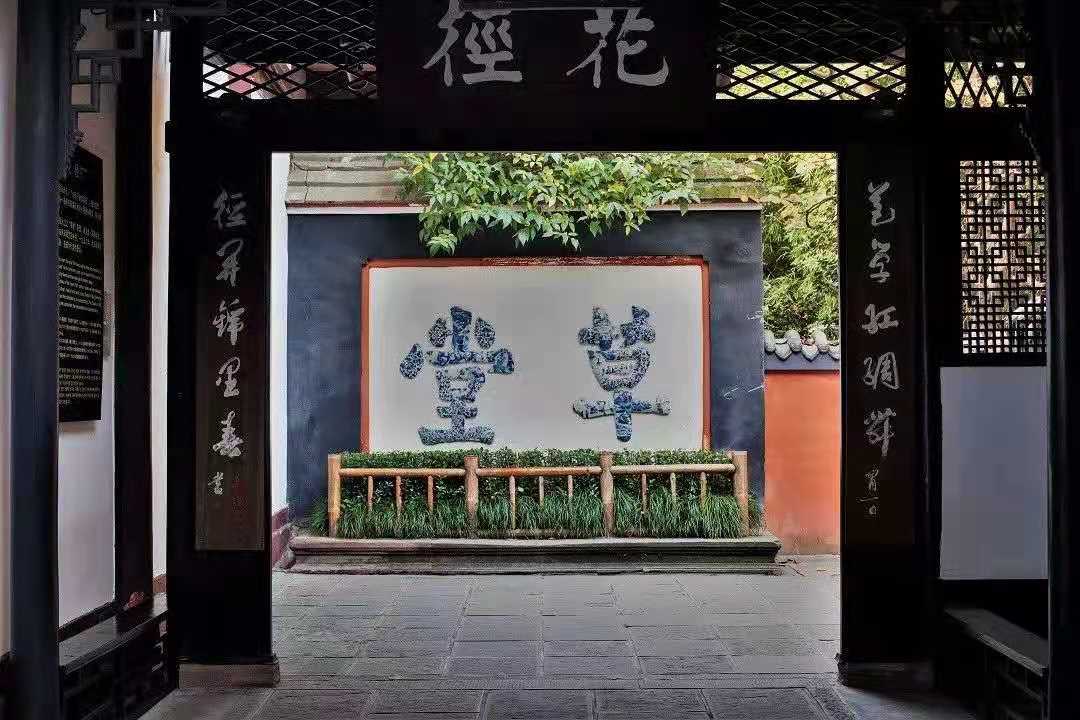 Screen-Wall-of-the-Thatched-Cottage-01 Screen-Wall-of-the-Thatched-Cottage-01