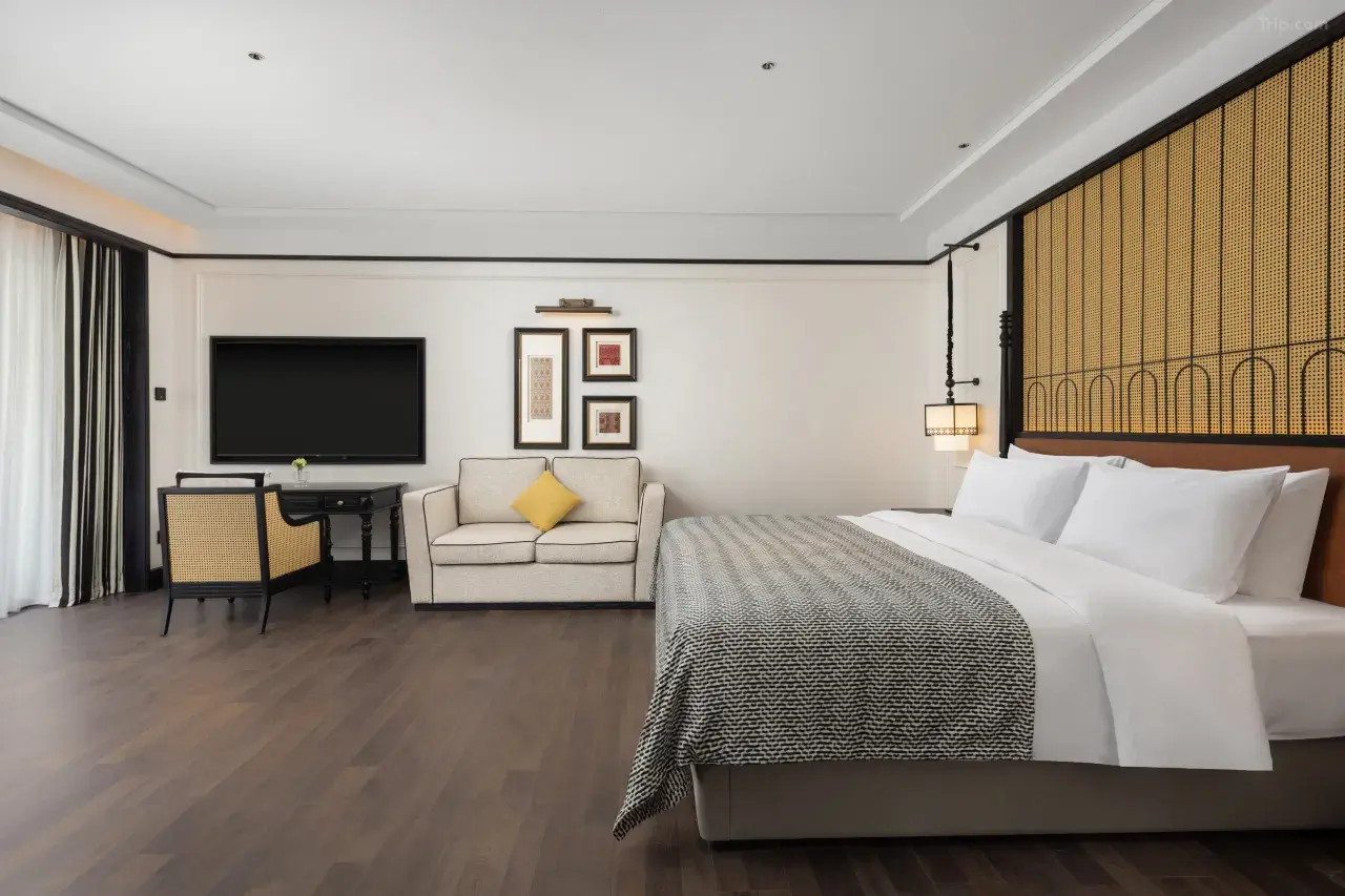 Blossom-Manoir-Du-Fu-Thatched-Cottage-01 Blossom-Manoir-Du-Fu-Thatched-Cottage-01