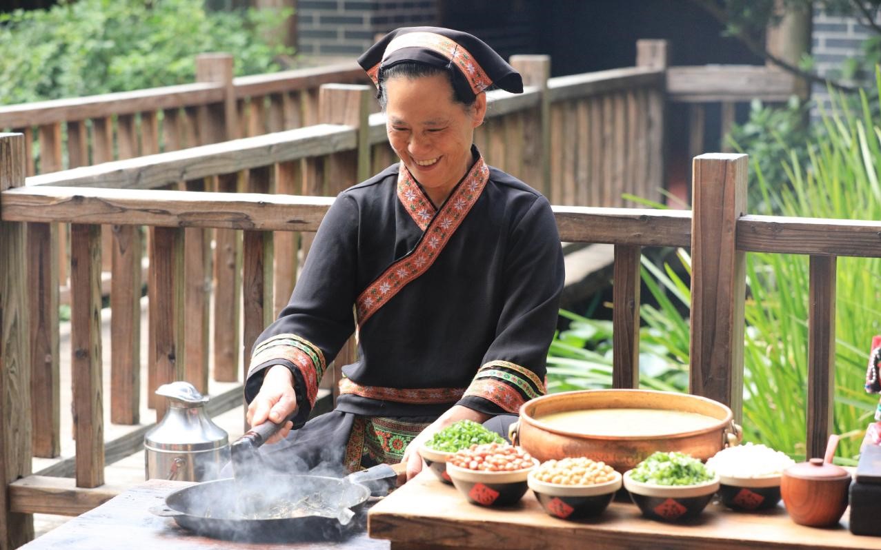 Yao-Ethnic-Group-Oil-Tea-Making Yao-Ethnic-Group-Oil-Tea-Making